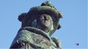 К 400-летию правительницы Марии Йеверской, которое отмечалось в 1900 г.,  благодарные горожане поставили ей бронзовый памятник